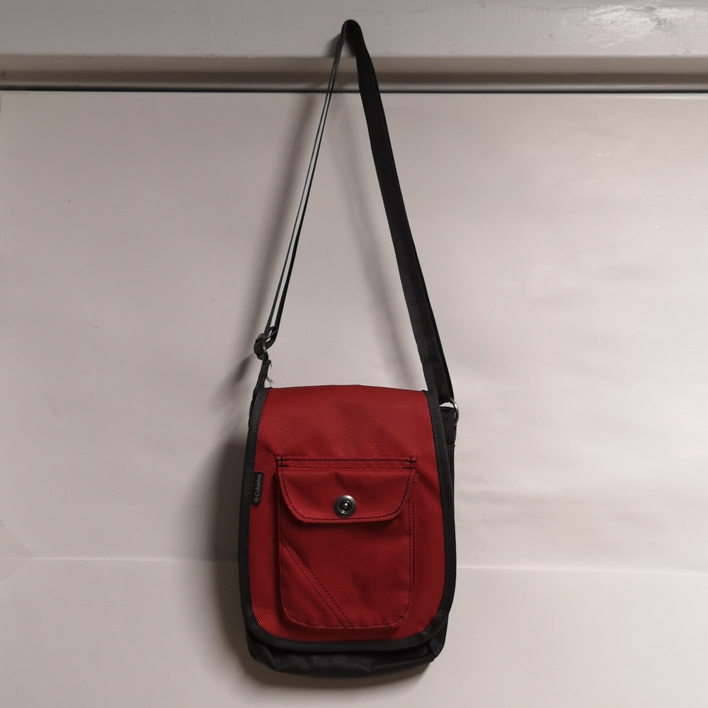 LIKE NEW! Columbia Azza Messenger / Crossbody Bag - Rare Coral Red Color!